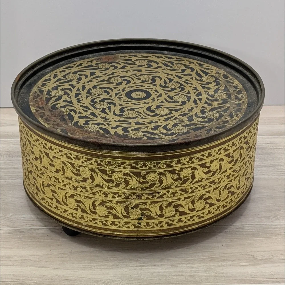 Vintage Guildcraft Embossed Gold Tone 10